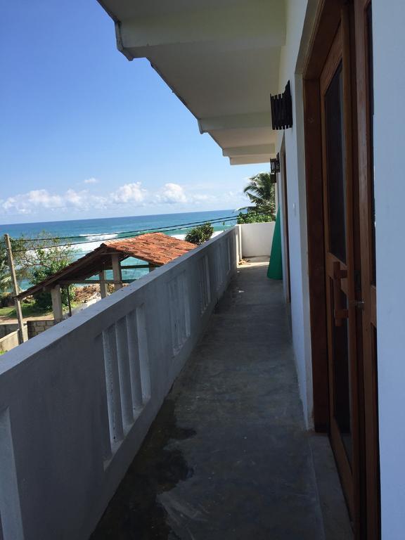 Cheeky Monkey Surf Camp Hotel Weligama Exterior foto