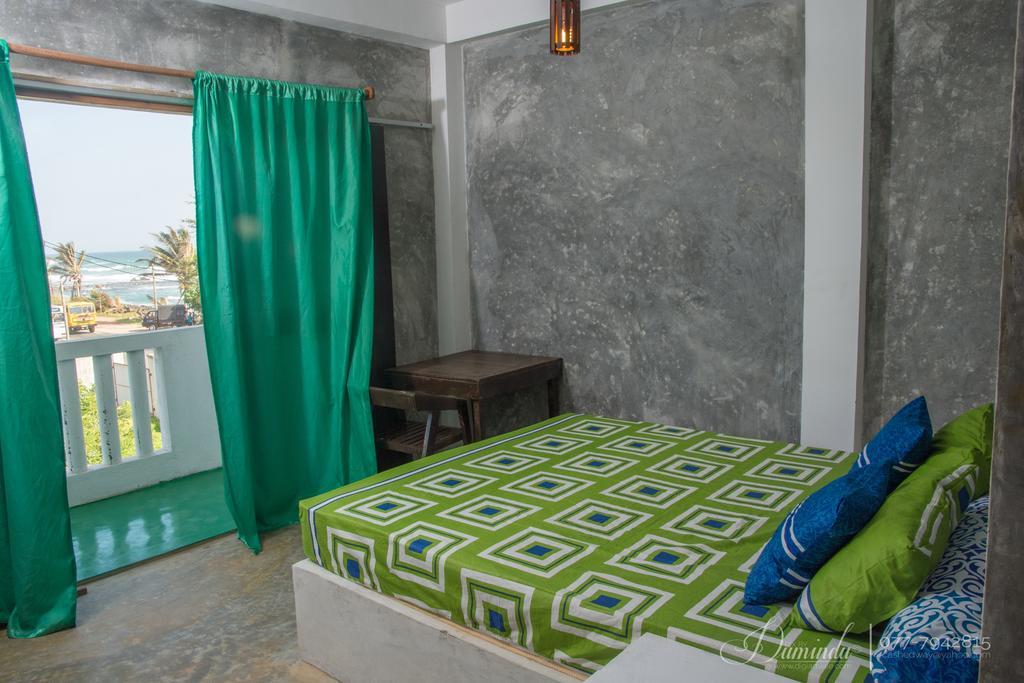 Cheeky Monkey Surf Camp Hotel Weligama Exterior foto