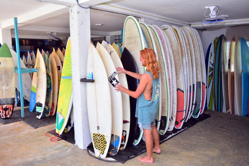 Cheeky Monkey Surf Camp Hotel Weligama Exterior foto