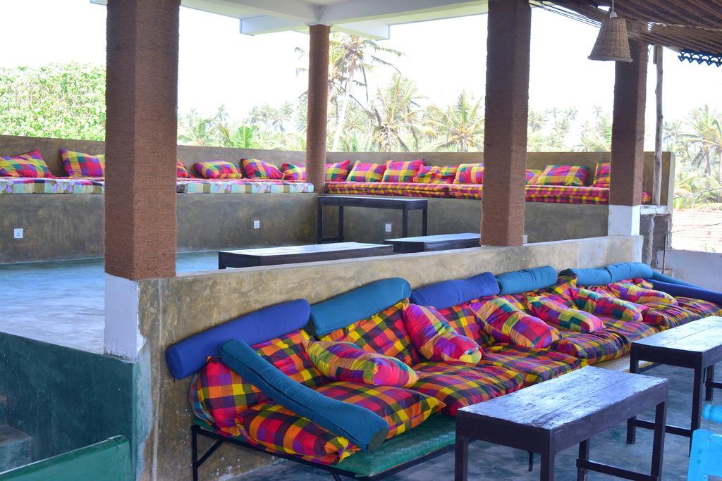 Cheeky Monkey Surf Camp Hotel Weligama Exterior foto