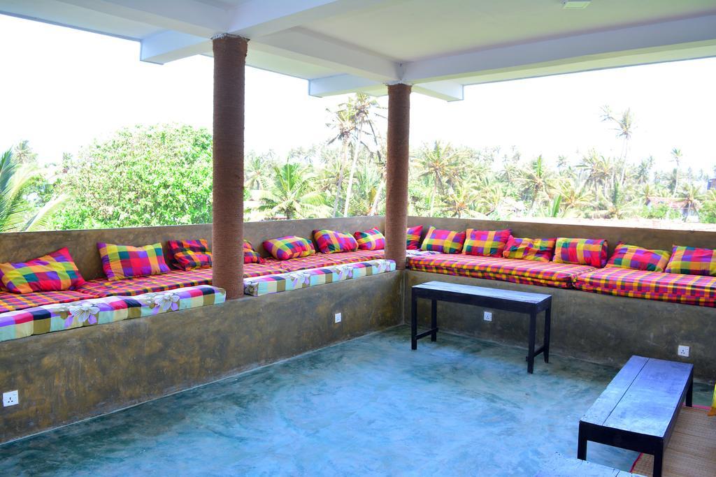 Cheeky Monkey Surf Camp Hotel Weligama Exterior foto