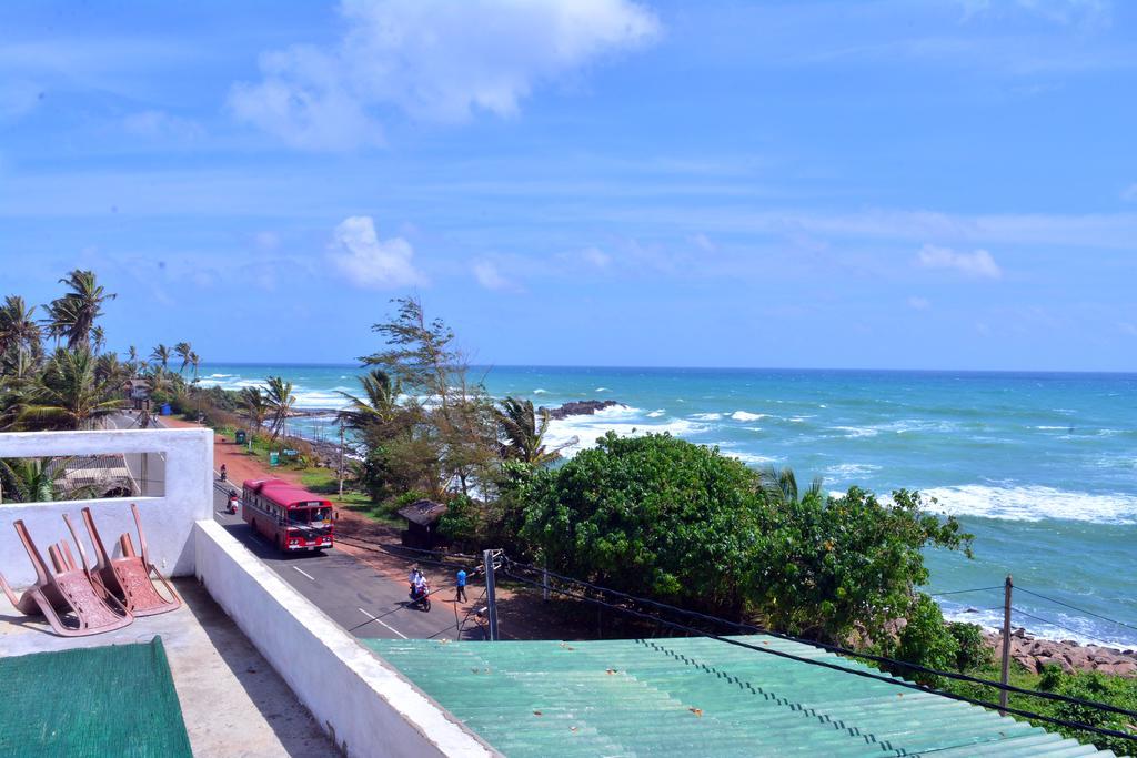 Cheeky Monkey Surf Camp Hotel Weligama Exterior foto