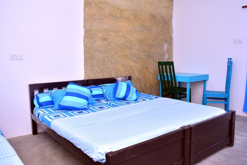 Cheeky Monkey Surf Camp Hotel Weligama Exterior foto