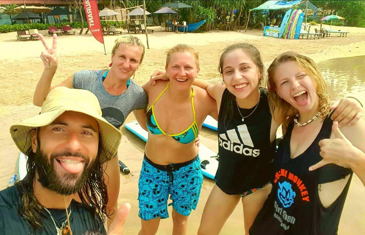 Cheeky Monkey Surf Camp Hotel Weligama Exterior foto
