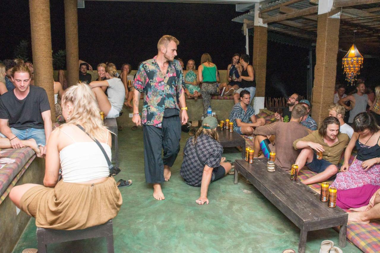 Cheeky Monkey Surf Camp Hotel Weligama Exterior foto